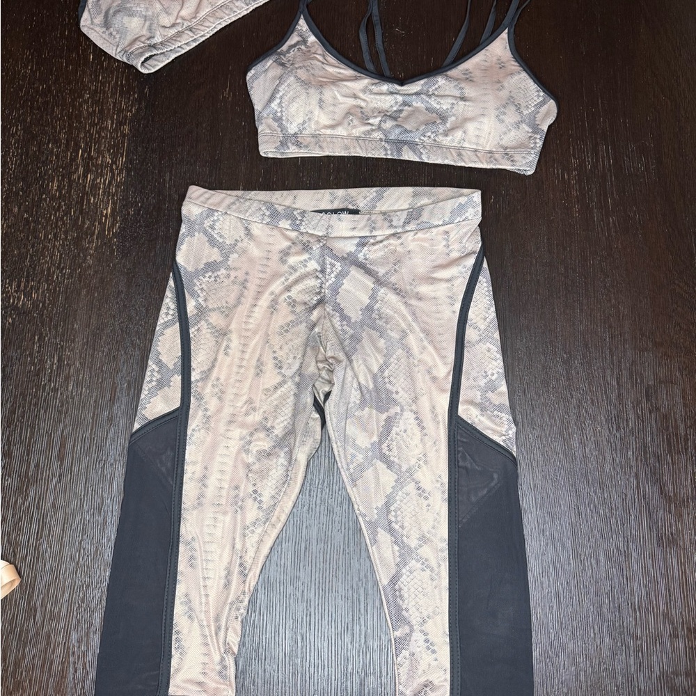 SOLOW Snake Print Sports Bra and Leggings Set - Beige and Black
